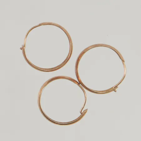 3 Creoler Ø15,5mm bredd 3,5mm, sliten förgyllning, mindre ojämnheter, 830/1000 silver,  Vikt: 0,9 g