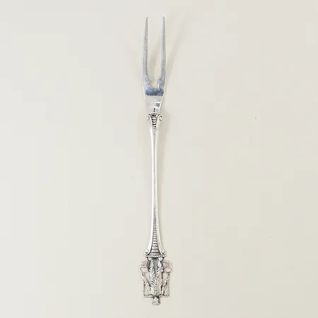 Uppläggningsgaffel med dekor längd 16cm svensk importstämpel silver 830/1000 Vikt: 15,5 g
