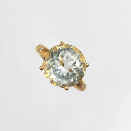 Ring med vit sten, Stl:15½, bredd: 2,4-13,1mm, 18K Vikt: 5,6 g
