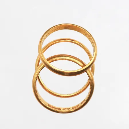Tre ringar med gravyr, Stl:18½-19½, 23K Vikt: 13,9 g
