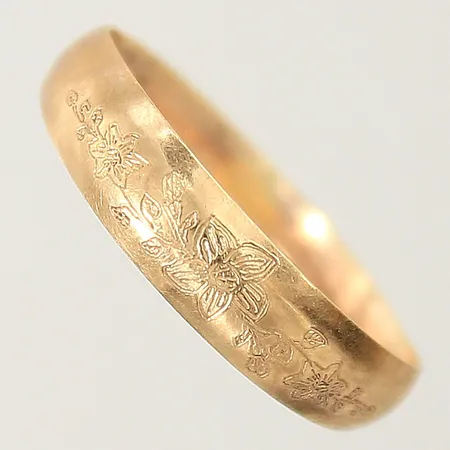 Ring med blomdekor stl:19 bredd 2-5mm 18K Vikt: 1,1 g