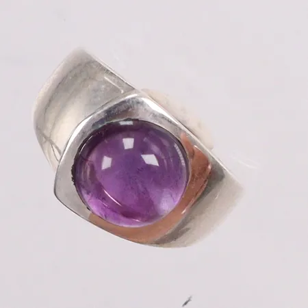 Ring med ametist stl:18¼ silver 925/1000 Vikt: 6 g
