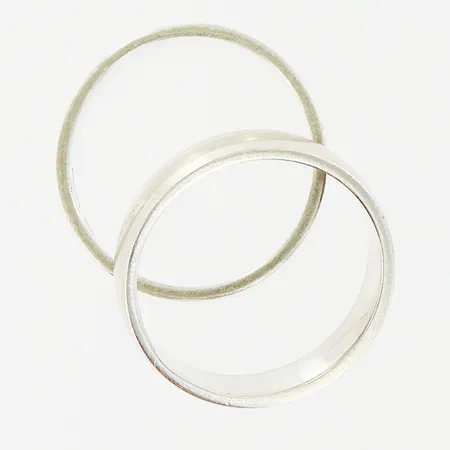 2 släta ringar Guldfynd stl:16 bredd 4mm, 5mm, silver 925/1000 Vikt: 5,4 g