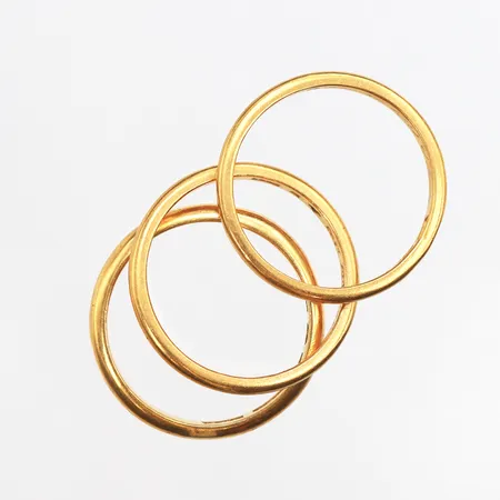 Tre ringar med gravyr, Stl:20¼, 23K Vikt: 14,9 g