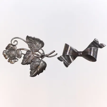 2 Broscher, 51-54x24-42mm, 830/1000 silver Vikt: 12,6 g