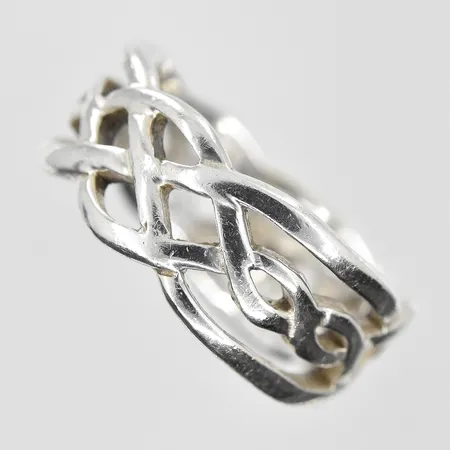 Ring med flätat mönster stl:19¼ bredd 10 mm, silver 835/1000. Vikt: 6,8 g