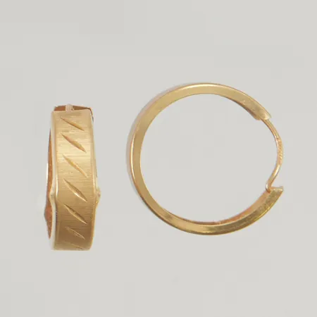 Örhängen Creoler Ø15mm bredd 4,7mm, ojämnheter, bucklor, 18K,  Vikt: 1 g