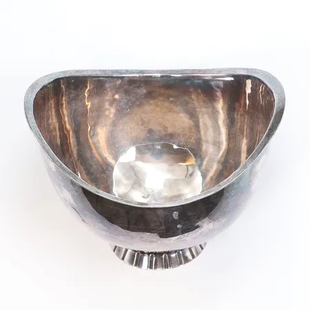 Skål, höjd 7cm, Ø8cm, 830/1000 silver Vikt: 101,2 g