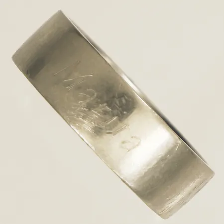 Ring stl:19½ bredd 7mm gravyr Platina 950/1000