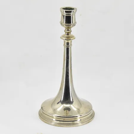 Ljusstake Skultuna bruk modellnr 59 höjd 20 cm, nysilver Skickas med postpaket.