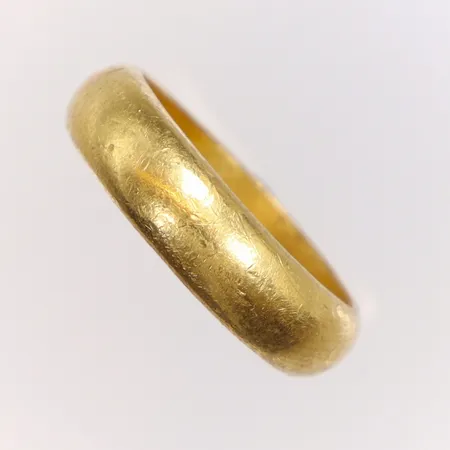 Ring slät stl:16 bredd 5mm thaiguld 23K (96,5%)  Vikt: 7,5 g