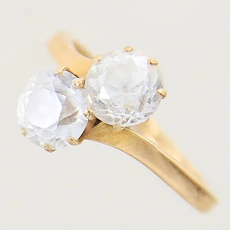 Ring med vita stenar stl: 17 bredd 1,6-12mm 18K Vikt: 4,1 g