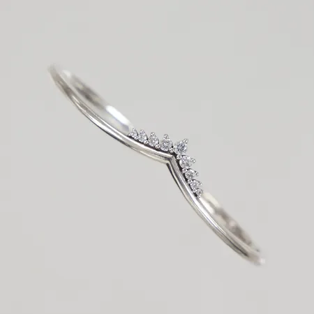 Armring Pandora med vita stenar, delvis öppningsbart, ca 45x55mm, bredd 2,8-7mm, silver 925/1000 Vikt: 9,4 g