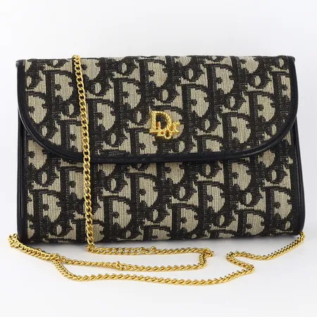Väska Christian Dior made in France, 19x12cm, vintage 1900-talets andra hälft, monogrammönstrad canvas, justerbar kedja i gulmetall, fläck på framsida, smärre bruksskick, viss doft