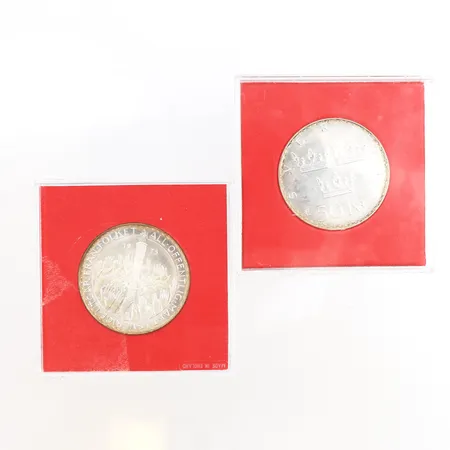 2st Mynt, All Offentlig makt i Sverige utgår ifrån folket, präglat år 1975, nominellt värde 50kr, etuier, 925/1000 silver Vikt: 53,9 g