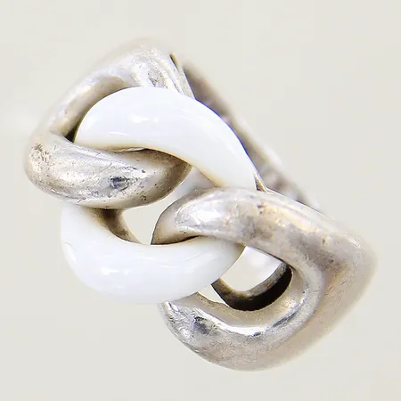 Ring med detalj i plast Ti Sento stl 17½ bredd 7-15mm, något repig skena, silver 925/1000 Vikt: 14,7 g