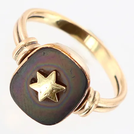 Ring med svart sten stl:17½, 14K Vikt: 2,9 g