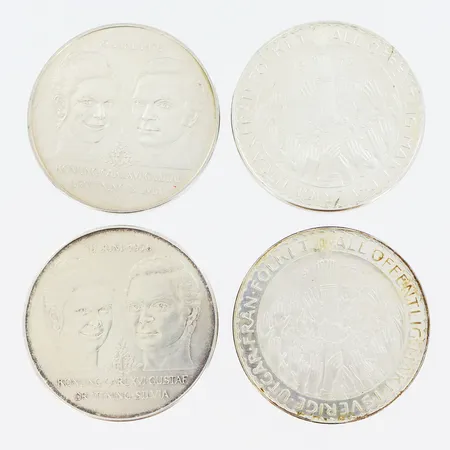 2 silvermynt Kungabröllopet 19 juni 1976  Konung Carl XVI Gustav och Drottning Silvia, 2 silvermynt All offentlig makt i Sverige utgår från folket 1975, nominellt värde 4x50kr, 925/1000. Vikt: 107,5 g