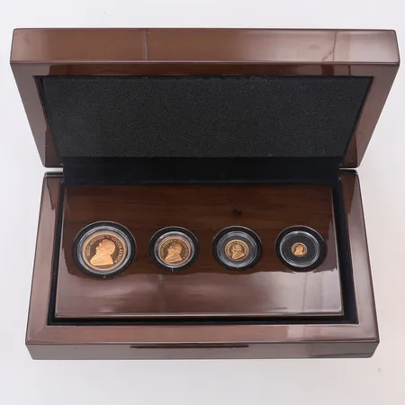 4 Mynt Sydafrikanska Krugerrand Ø22mm, 16,55mm, 12mm, 8mm, 22K, kvitto Harrington & Byrne 2019, etui & låda Vikt: 14,2 g