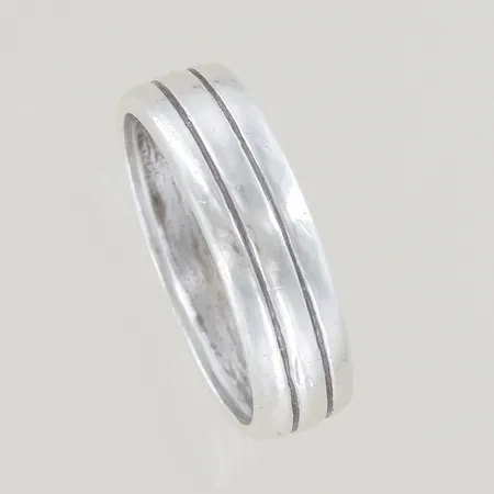 Ring stl:19½ bredd 6 mm,silver 925/1000  Vikt: 4,2 g