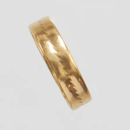 Ring stl:18¼, bredd 5mm, 8K Vikt: 2,1 g