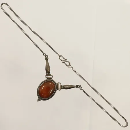 Collier med integrerat hänge med brun sten längd 39,5cm bredd 1,8-40,0mm bucklor silver 925/1000 Vikt: 13,8 g