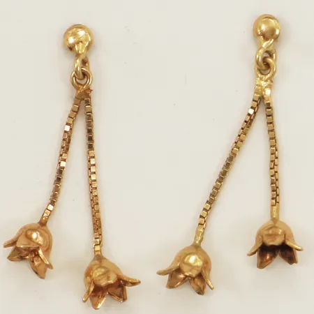 Ett par örhängen längd 24mm 18K Vikt: 1 g