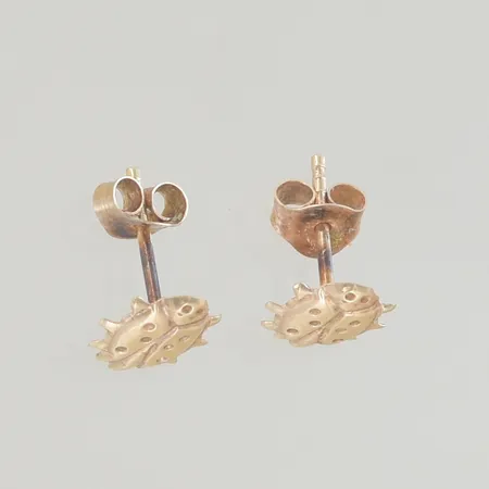 Ett par örhängen nyckelpiga, bredd 5 mm, 18K 0,4 gr Vikt: 0,4 g