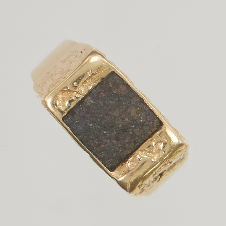 Klackring stl21 bredd:10,3x18,2mm med sten Björn Weckström Finland 18K 9,5g.