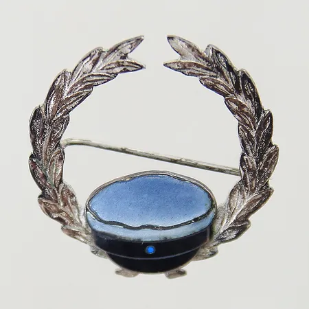 Brosch dekor av studensmössa Ø30mm silver 830/1000 Vikt: 6,1 g