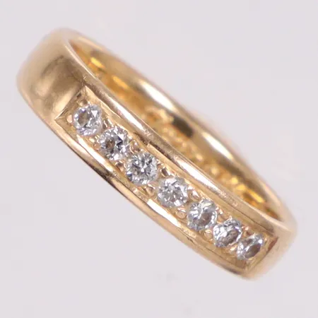 Ring med diamanter 7x0,2ct stl:15¾ 18K Vikt: 3,8 g