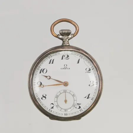 Fickur Omega går ej, silver, skadad urtavla.