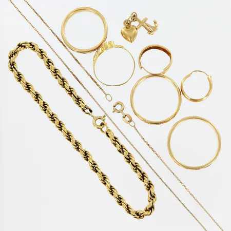 Diverse guld defekter gravyr 18K. Vikt: 27,4 g