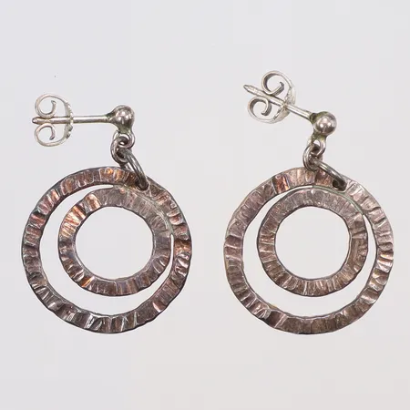 Ett par Örhängen 21x33mm mönstrade Galleri Anneberg, Horred 1995, silver 925/1000  Vikt: 5,8 g