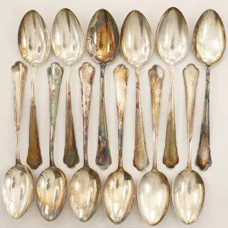 Tolv skedar längd 18cm modell:Chippendale GAB silver 830/1000 Vikt: 451 g