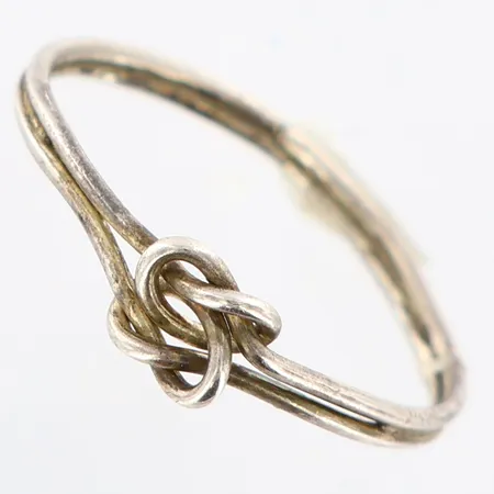 Ring stl:17, skev, silver  Vikt: 0,8 g