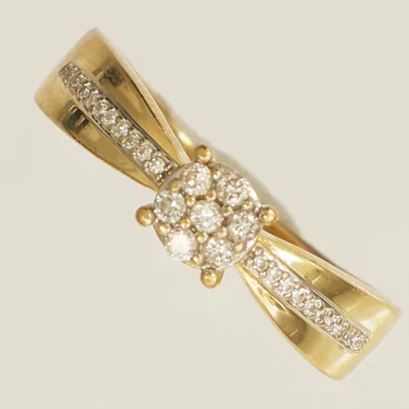 Ring med diamanter 29xca0,005-0,02ct stl:17¼ bredd 4,9mm GHA 18K Vikt: 2,7 g