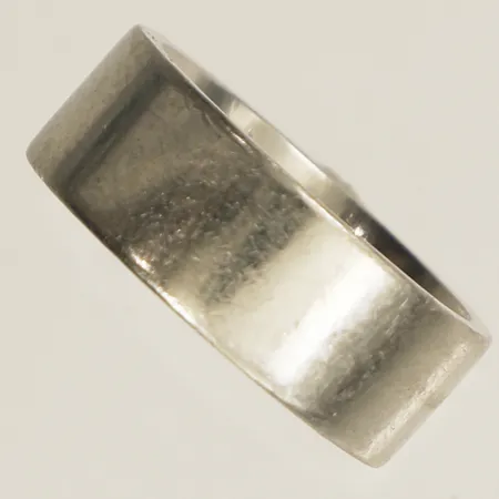 Ring stl:15½ bredd 7mm gravyr Platina 950/1000