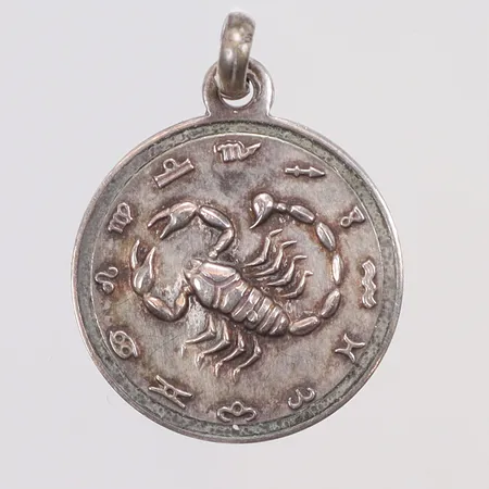 Hänge Stjärntecken: Skorpionen 18x25mm silver 835/1000 Vikt: 3,1 g