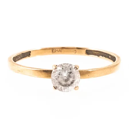 Ring med vit sten stl:18 bredd 1,4-5mm, slitna klor, nött sten, 18K 1,2g.
