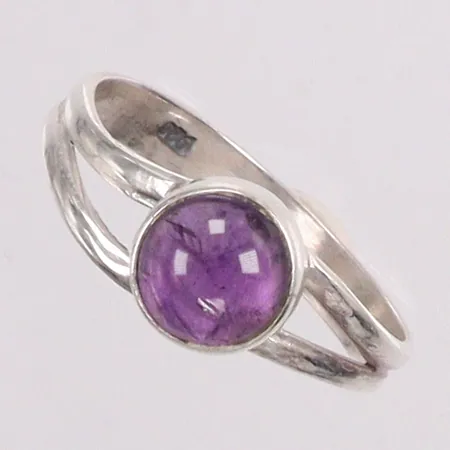 Ring med ametist stl:18¼ silver 925/1000 Vikt: 2,1 g