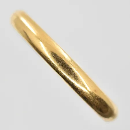 Ring stl:20¼ bredd 3 mm, gravyr, 18K. Vikt: 3,9 g