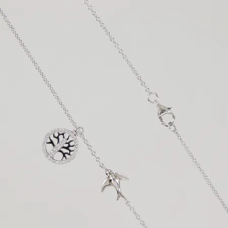 Collier / kedja 45cm, två integrerade hängen med livets träd samt en svala, 925/1000 silver Vikt: 2,5 g