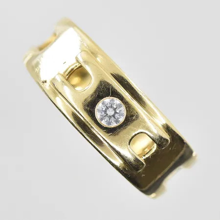 Ring med diamant 0,10ct stl:18¼, bredd 6-8 mm, 14K. Vikt: 7,5 g