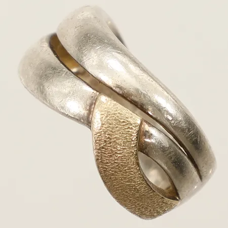 Ring stl:17¾ bredd 11,4mm GHA delvis förgyllt silver 925/1000 Vikt: 10,9 g