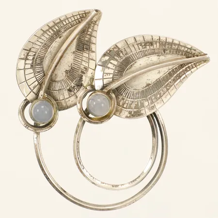 Brosch med blå stenar 41x38mm silver  Vikt: 6 g