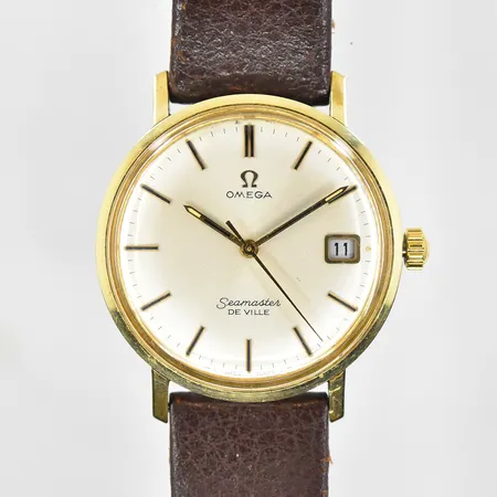 Herrur Omega Seamaster De Ville guld på stål, manuell, Ø34mm, datum, slitet läderband ej original, graverad bakboett, originaletui medföljer.