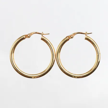 Ett par örhängen, Ø26,3mm, bredd: 2,5mm, Guldfynd, 18K Vikt: 2,2 g