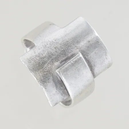 Ring stl:18 höjd 18 mm,hack/ojämn skena silver 925/1000 Vikt: 4,9 g