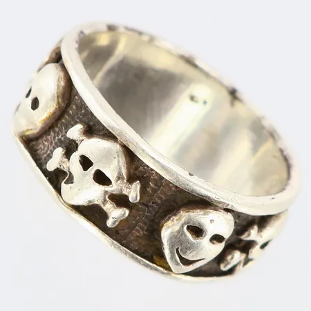 Ring med mönster stl:18, bredd 9mm, silver  Vikt: 7,3 g